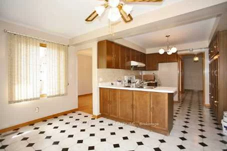 4461, Weymouth Commons, Hurontario, Mississauga