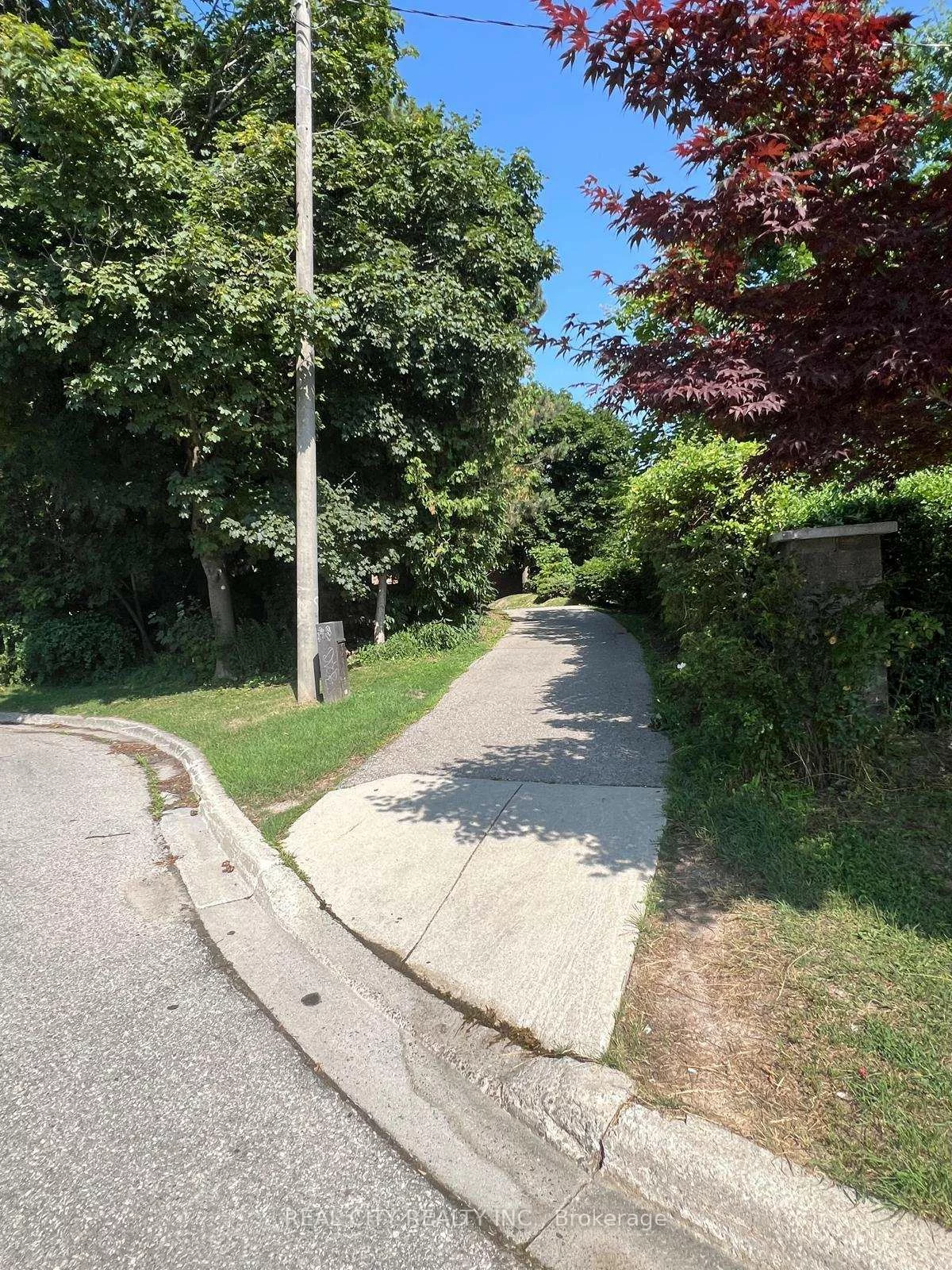 2451, Loanne, Sheridan, Mississauga