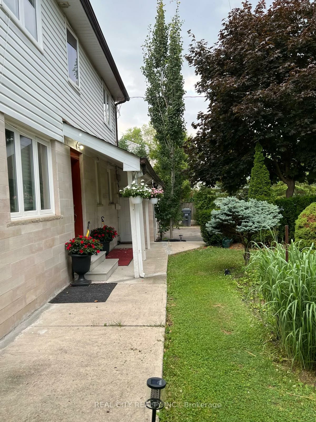 2451, Loanne, Sheridan, Mississauga