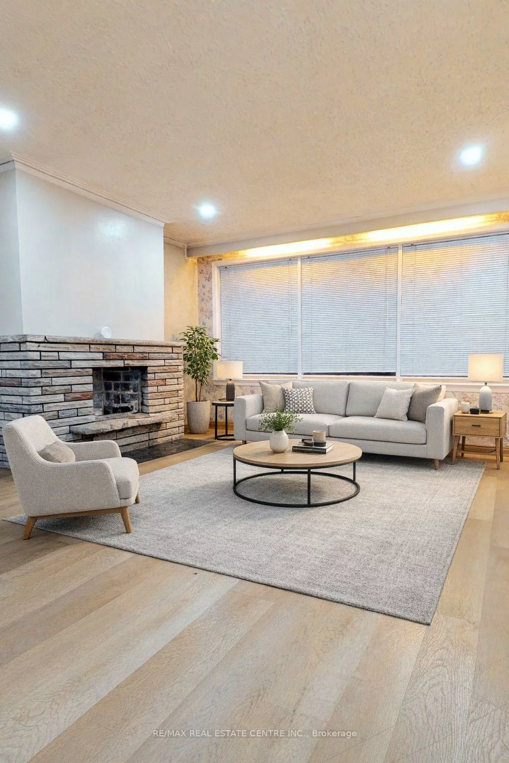 593, Indian, Lorne Park, Mississauga