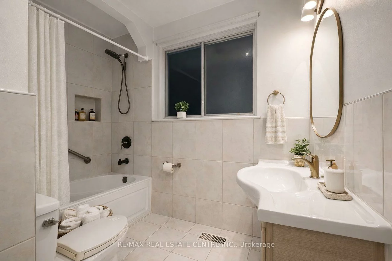 593, Indian, Lorne Park, Mississauga