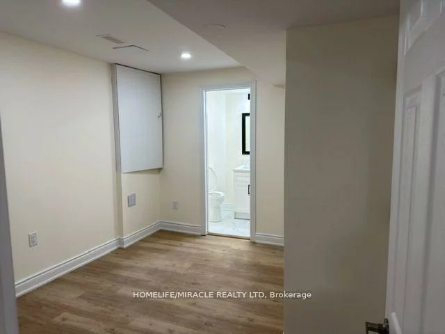 2415, Bankside, Central Erin Mills, Mississauga