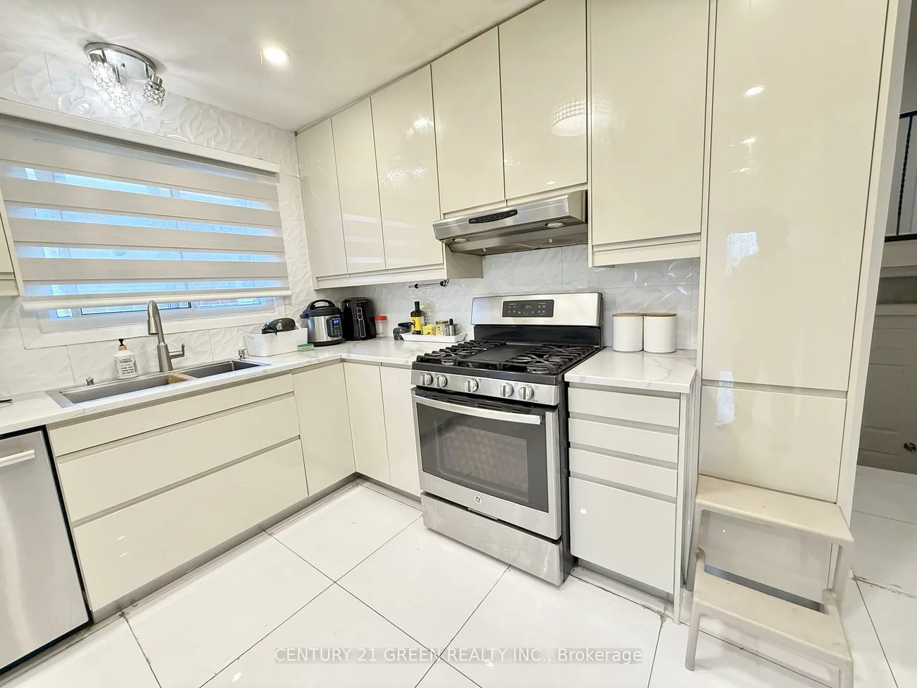 963, Lovingston, Rathwood, Mississauga