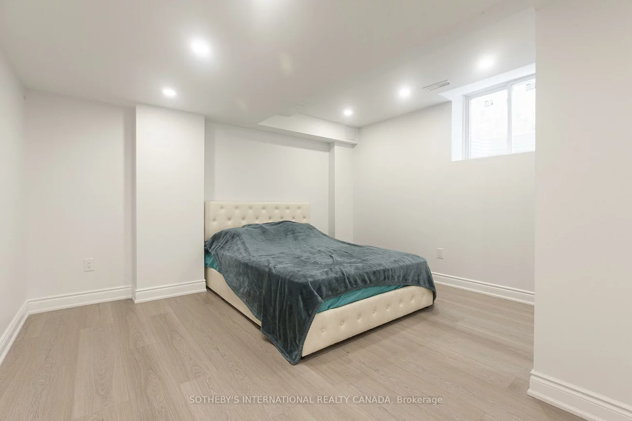 1182, Blueheron, East Credit, Mississauga