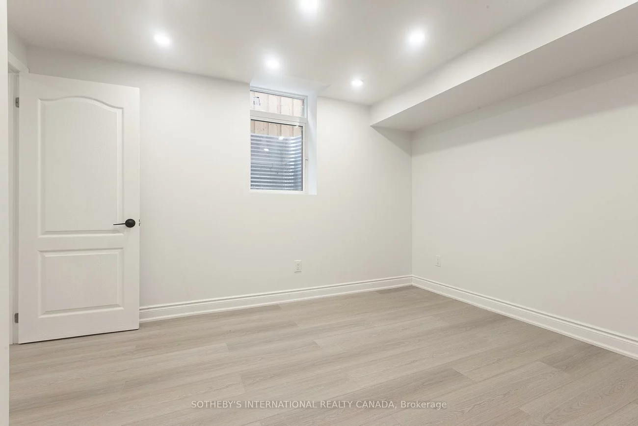 1182, Blueheron, East Credit, Mississauga