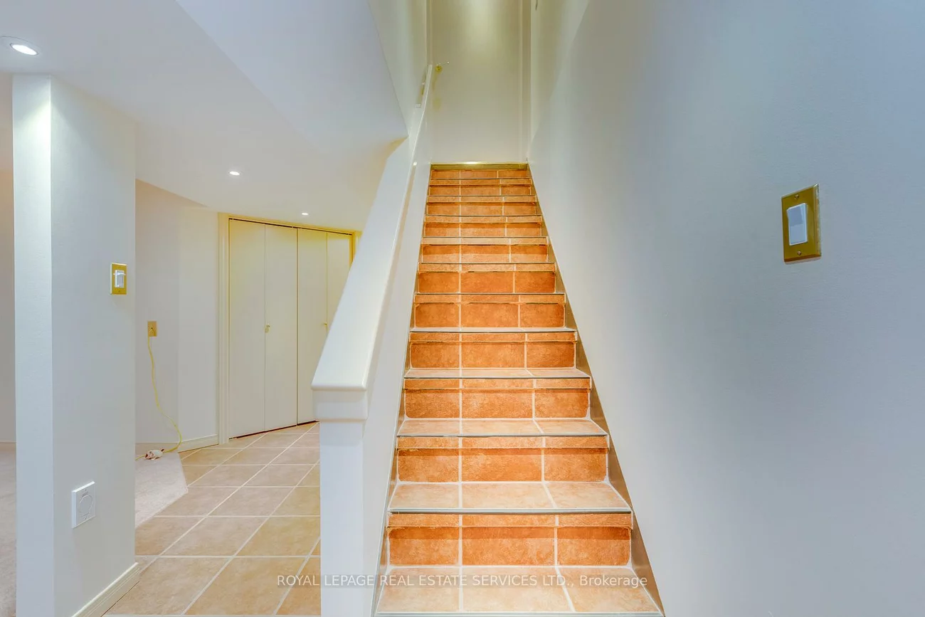 2630, Hayford, Sheridan, Mississauga