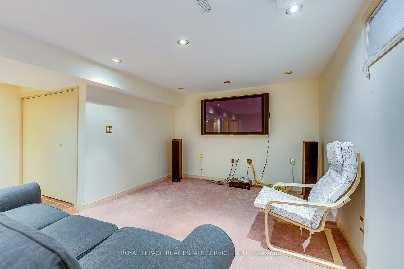 2630, Hayford, Sheridan, Mississauga