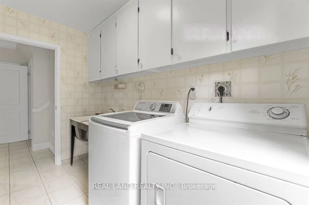 360, Chantenay, Cooksville, Mississauga