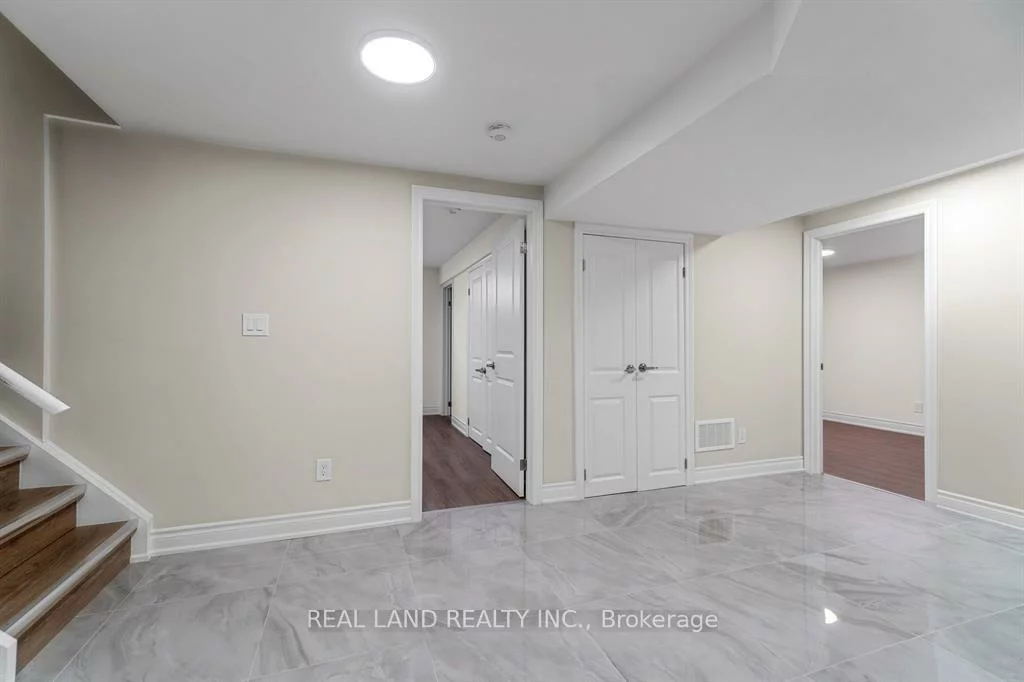 360, Chantenay, Cooksville, Mississauga