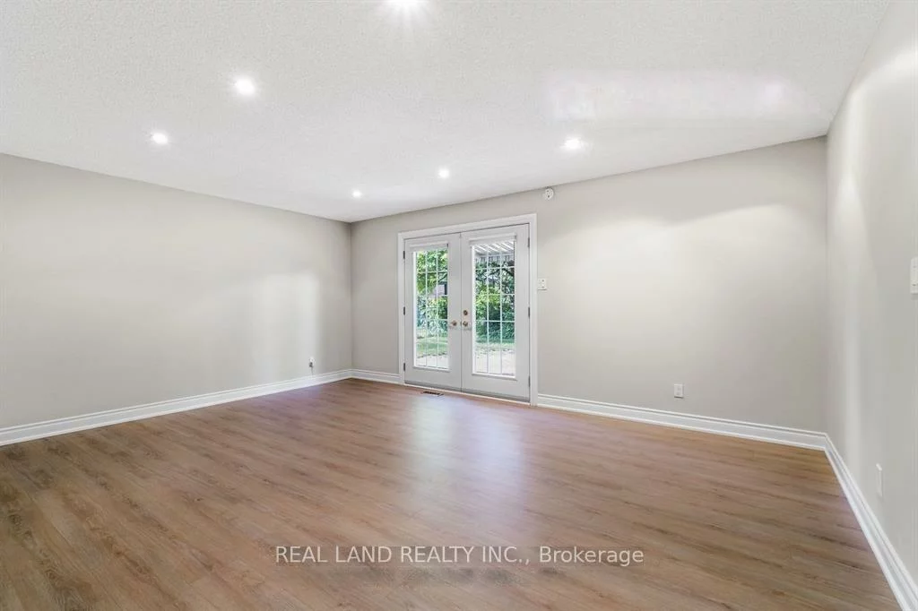 360, Chantenay, Cooksville, Mississauga