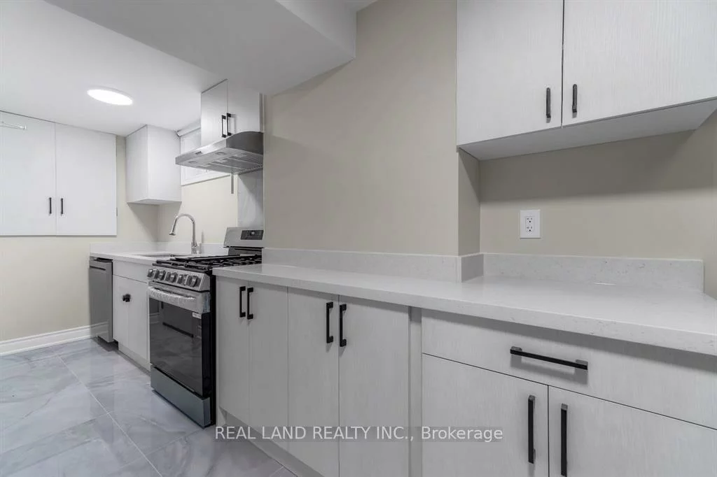 360, Chantenay, Cooksville, Mississauga