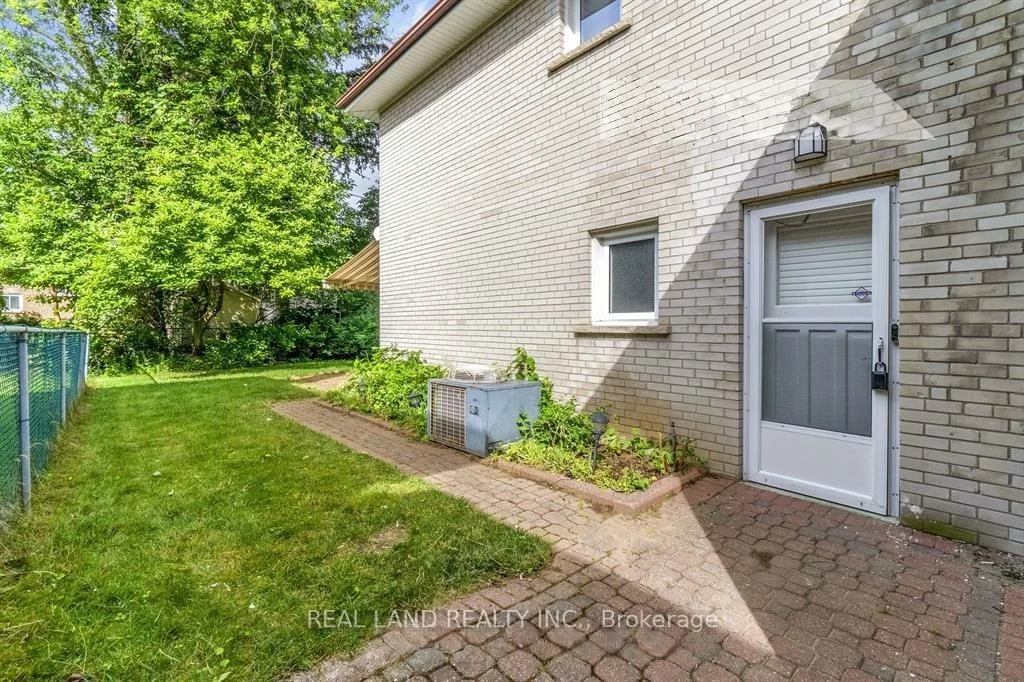 360, Chantenay, Cooksville, Mississauga