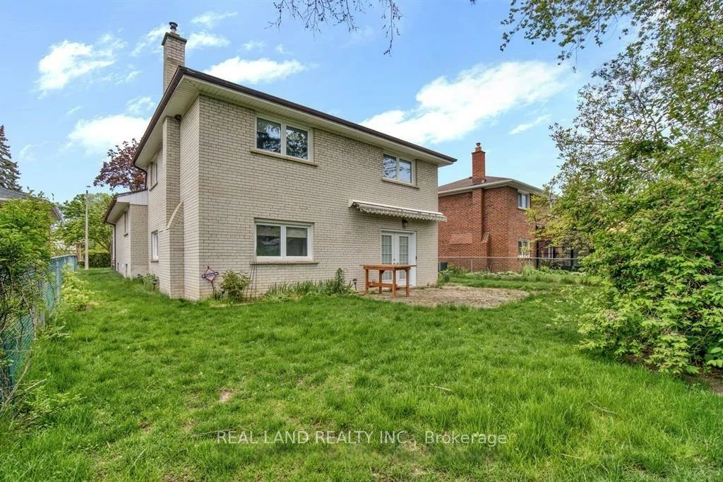 360, Chantenay, Cooksville, Mississauga