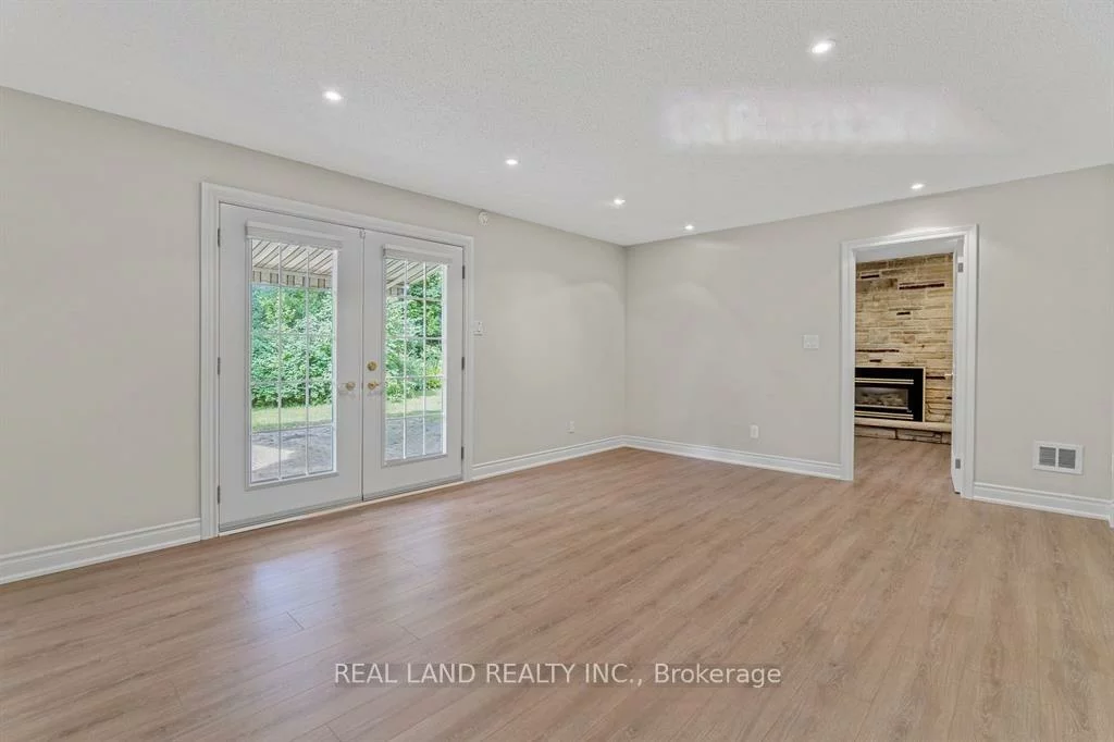 360, Chantenay, Cooksville, Mississauga