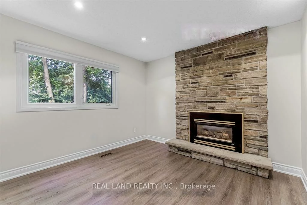 360, Chantenay, Cooksville, Mississauga