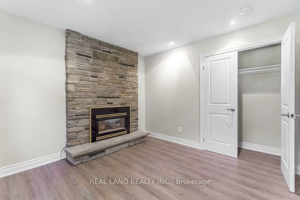 360, Chantenay, Cooksville, Mississauga