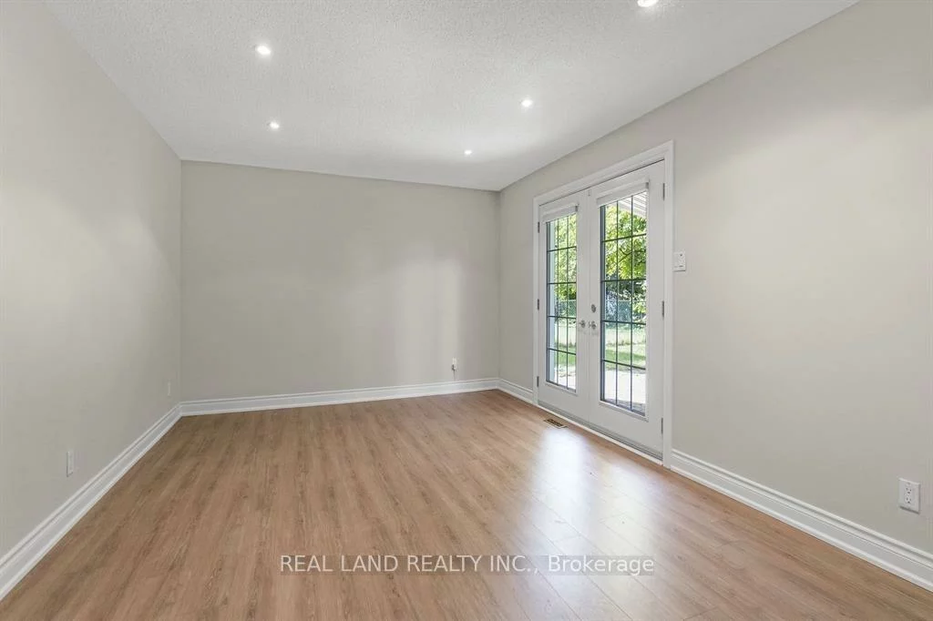 360, Chantenay, Cooksville, Mississauga
