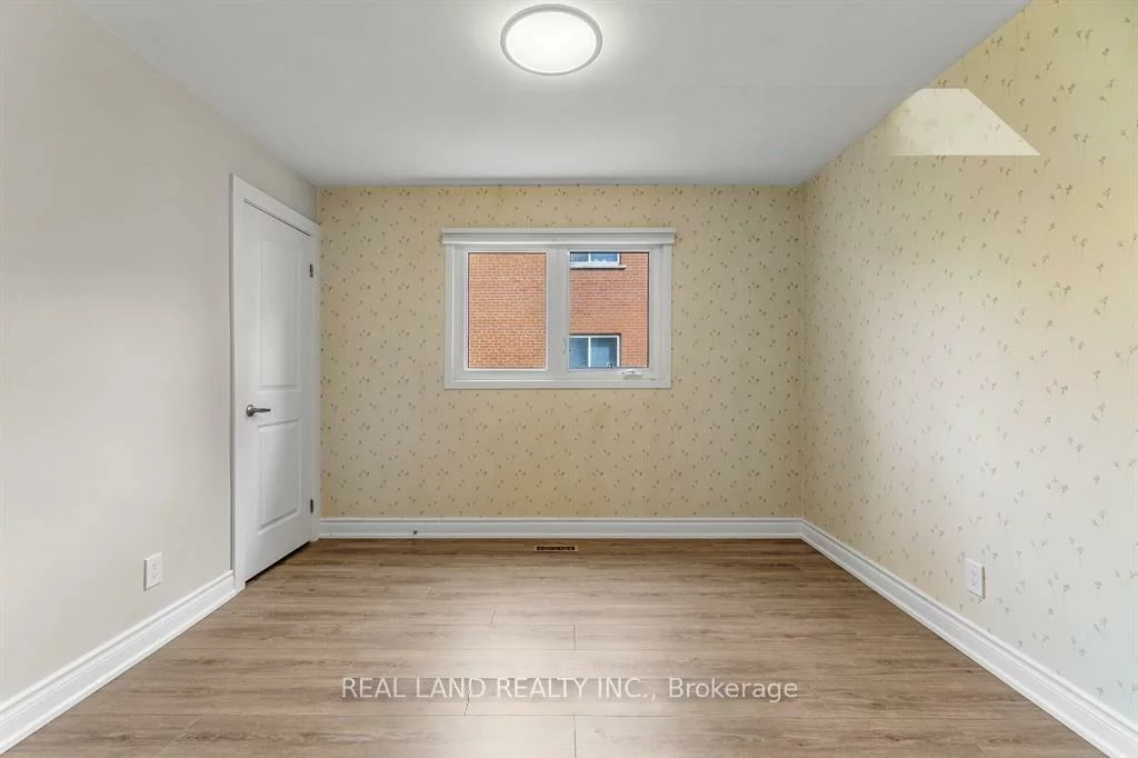360, Chantenay, Cooksville, Mississauga