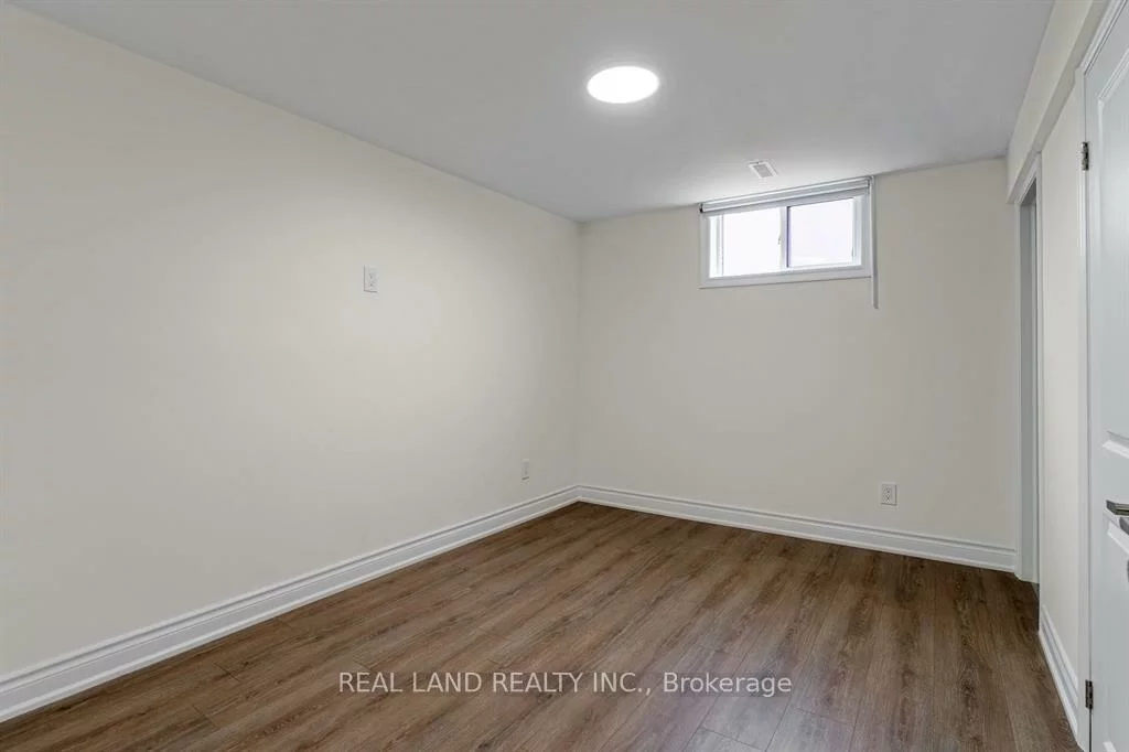 360, Chantenay, Cooksville, Mississauga