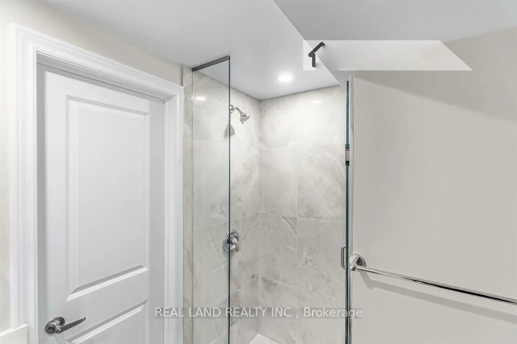 360, Chantenay, Cooksville, Mississauga