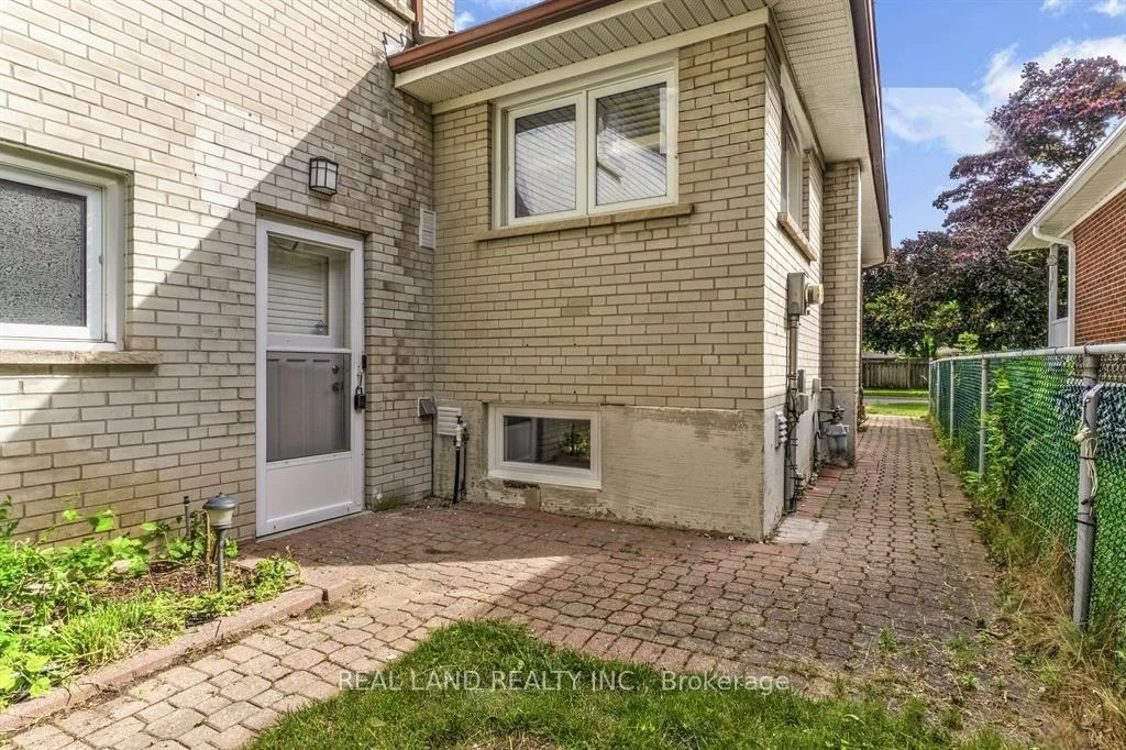 360, Chantenay, Cooksville, Mississauga