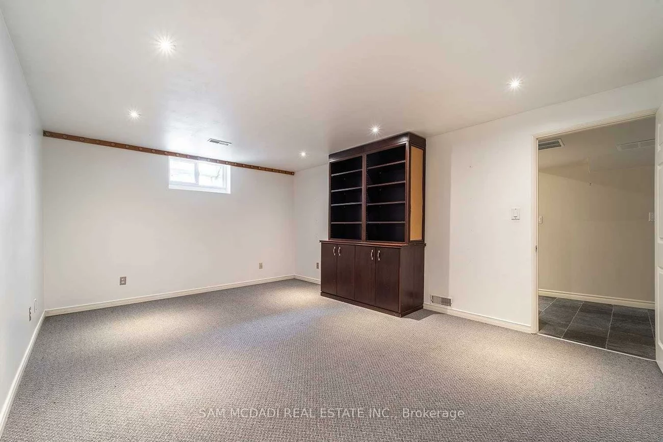2588, Lundigan, Clarkson, Mississauga