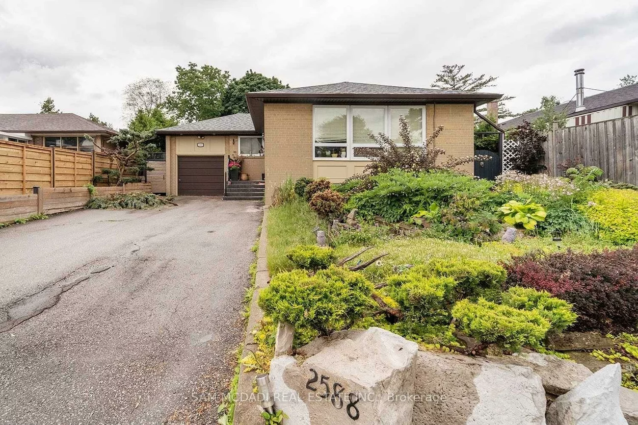 2588, Lundigan, Clarkson, Mississauga