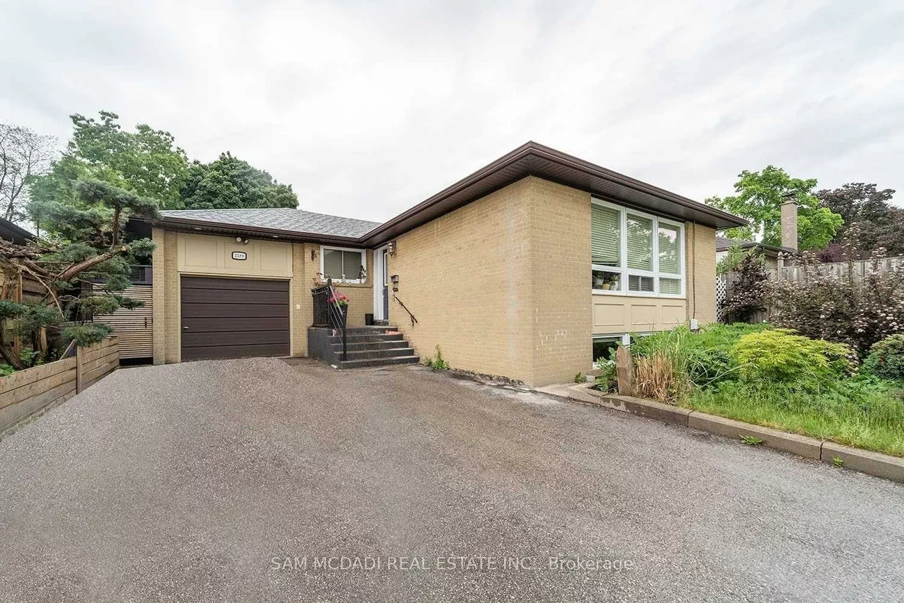 2588, Lundigan, Clarkson, Mississauga