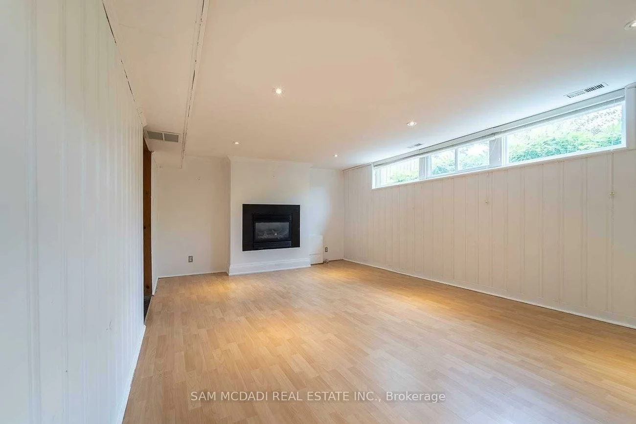 2588, Lundigan, Clarkson, Mississauga