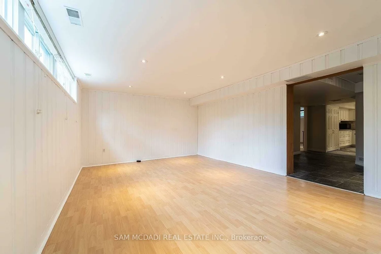 2588, Lundigan, Clarkson, Mississauga