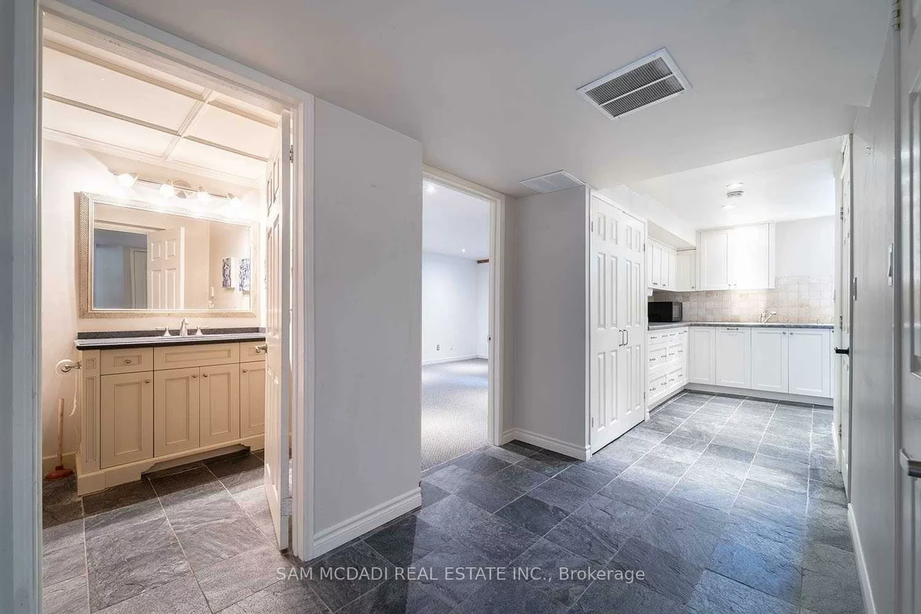 2588, Lundigan, Clarkson, Mississauga