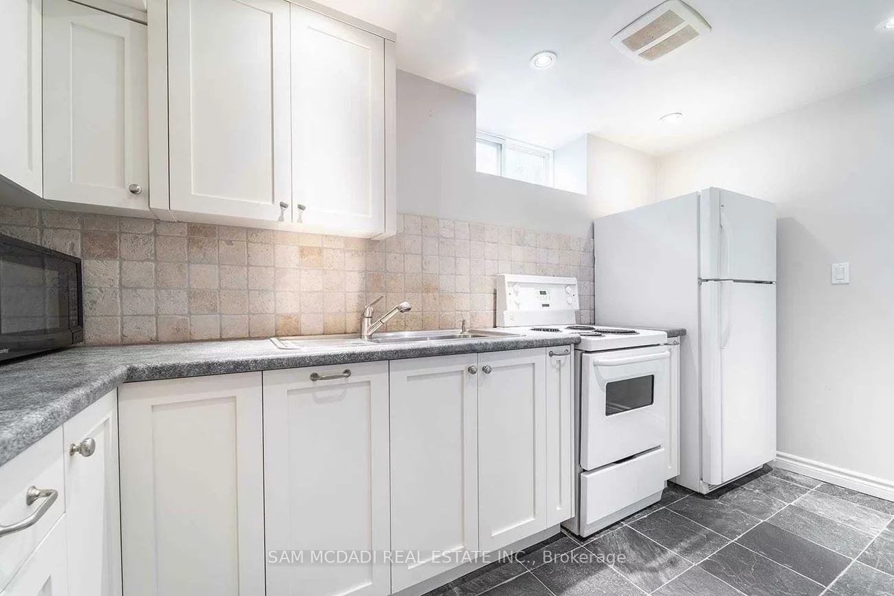 2588, Lundigan, Clarkson, Mississauga