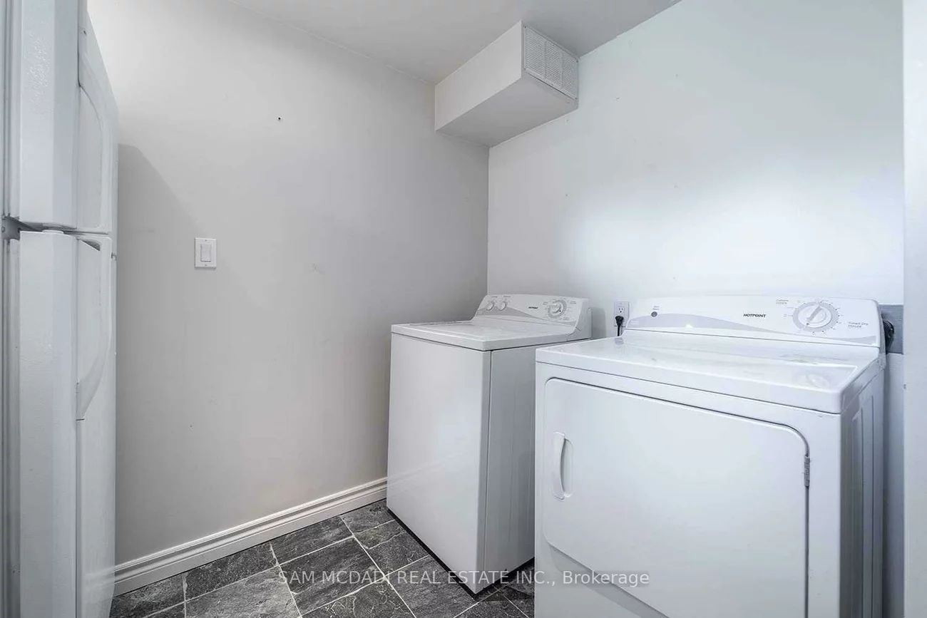 2588, Lundigan, Clarkson, Mississauga