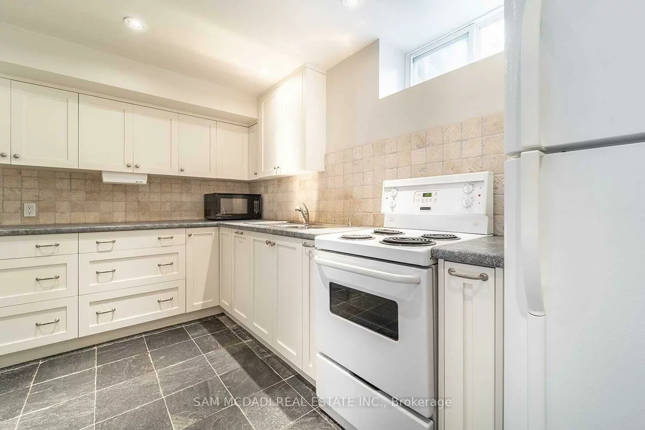 2588, Lundigan, Clarkson, Mississauga