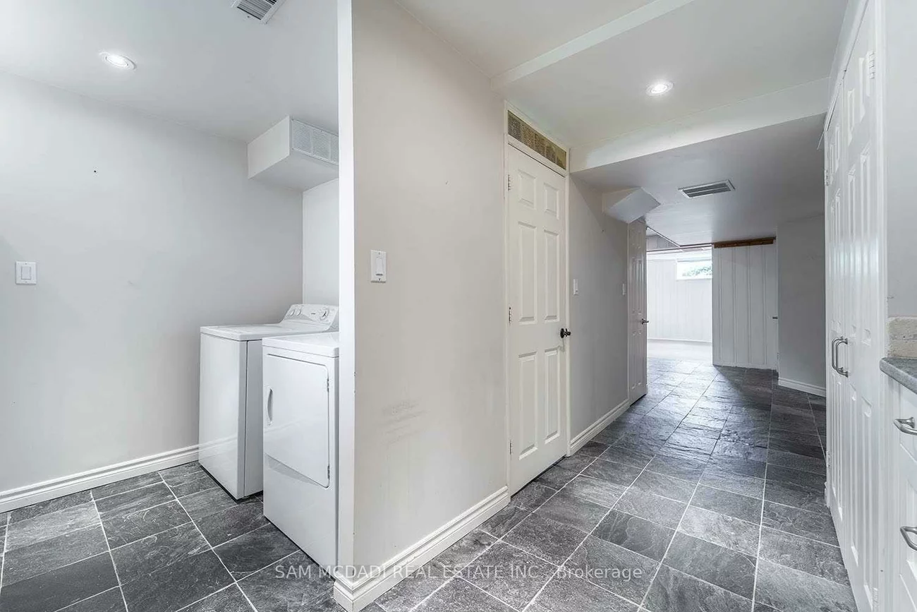 2588, Lundigan, Clarkson, Mississauga