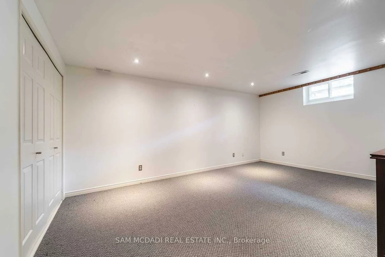 2588, Lundigan, Clarkson, Mississauga