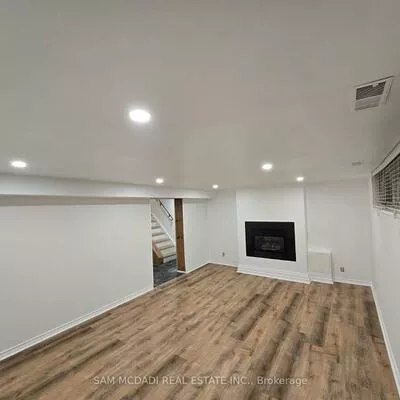 2588, Lundigan, Clarkson, Mississauga