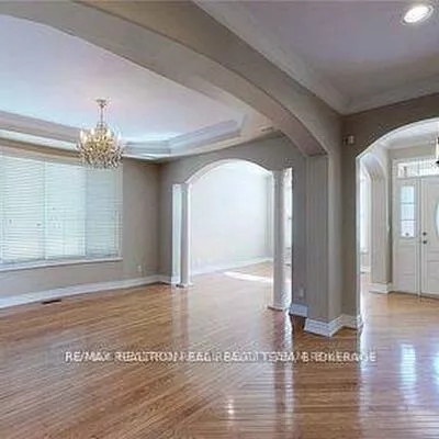 745, Merlot, Lorne Park, Mississauga