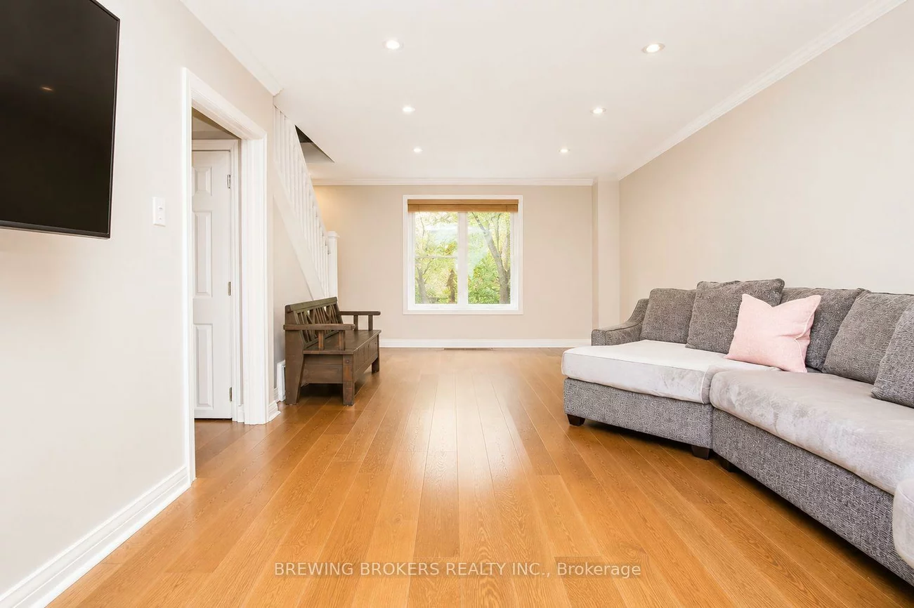 1299, Stavebank, Mineola, Mississauga
