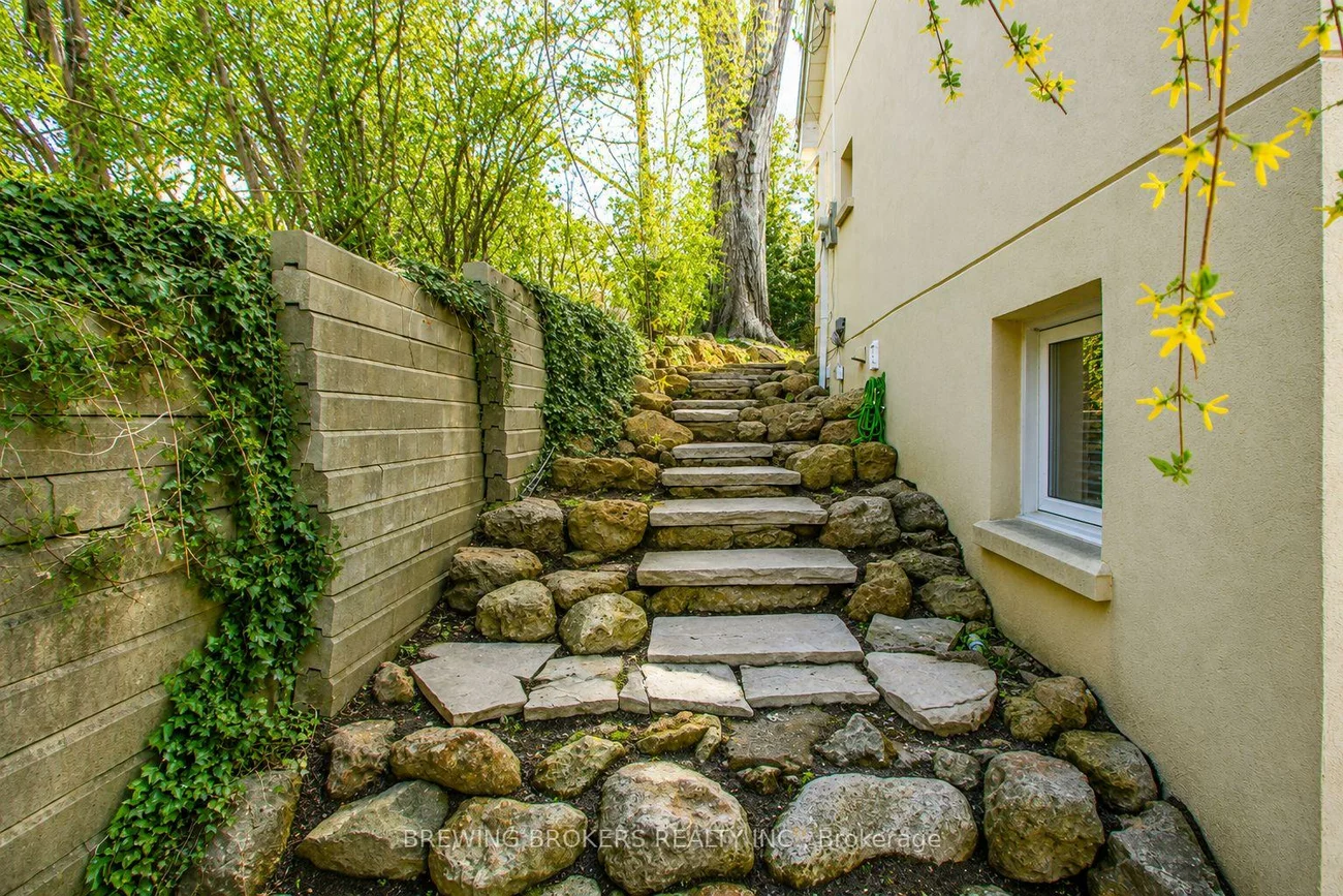 1299, Stavebank, Mineola, Mississauga