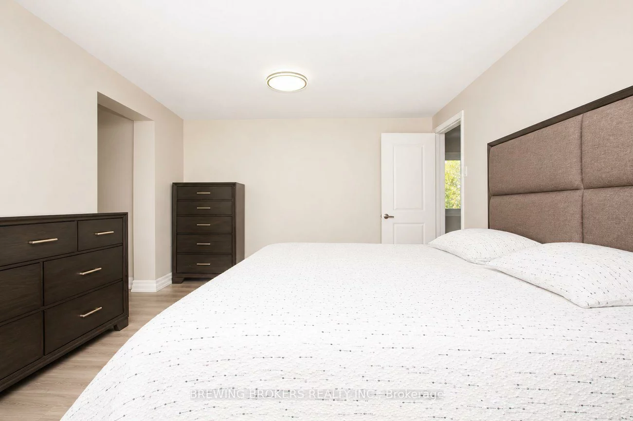 1299, Stavebank, Mineola, Mississauga