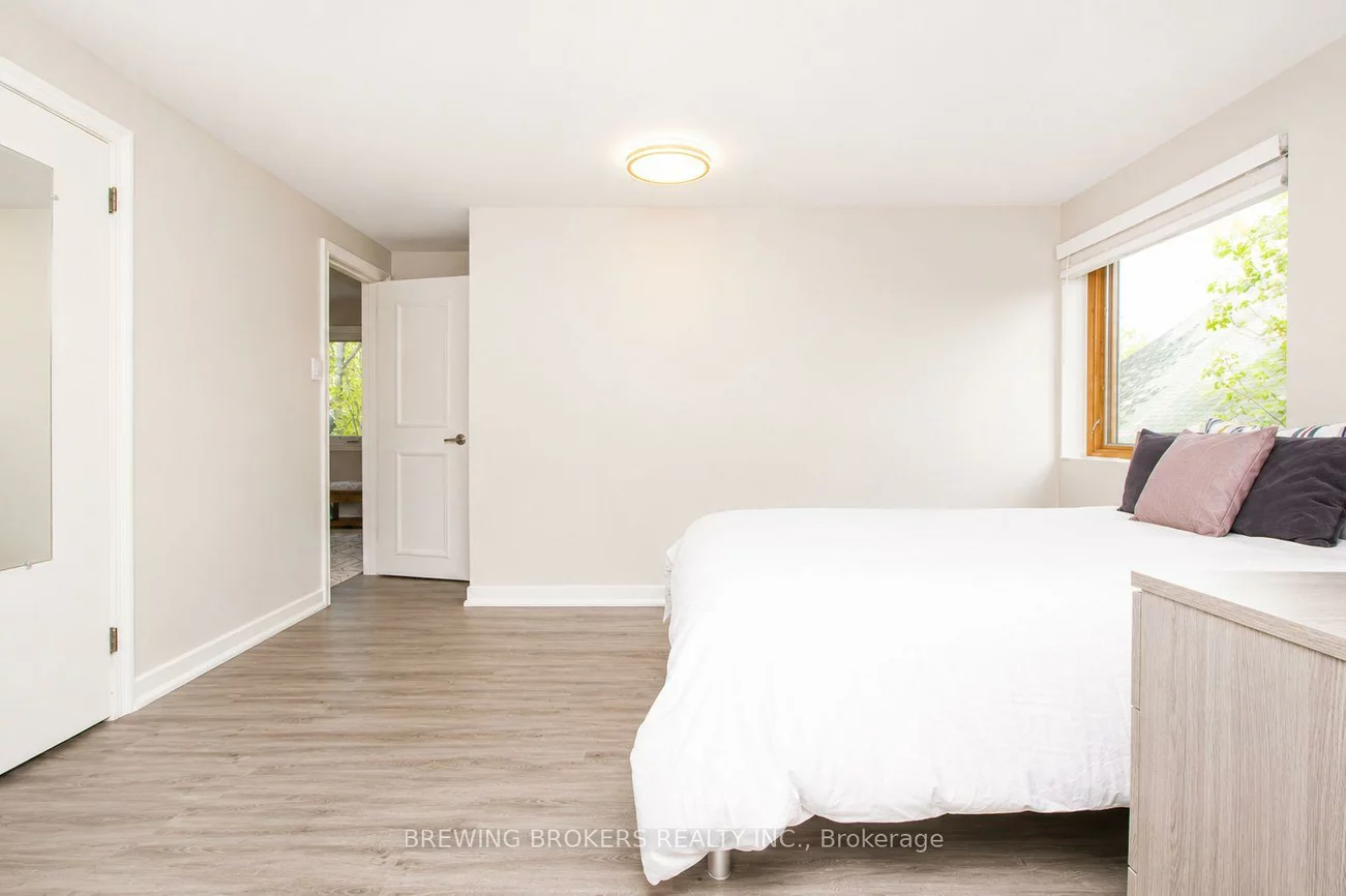 1299, Stavebank, Mineola, Mississauga