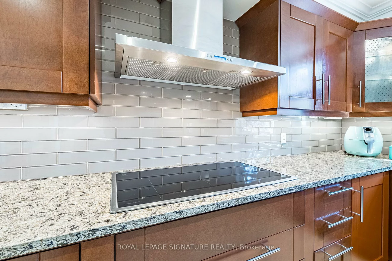 5571, Spangler, Hurontario, Mississauga