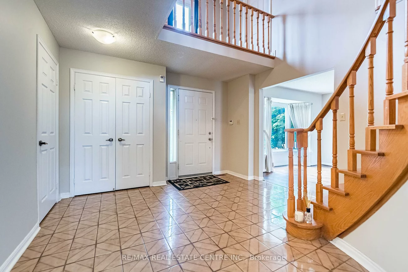 1134, Deer, Creditview, Mississauga