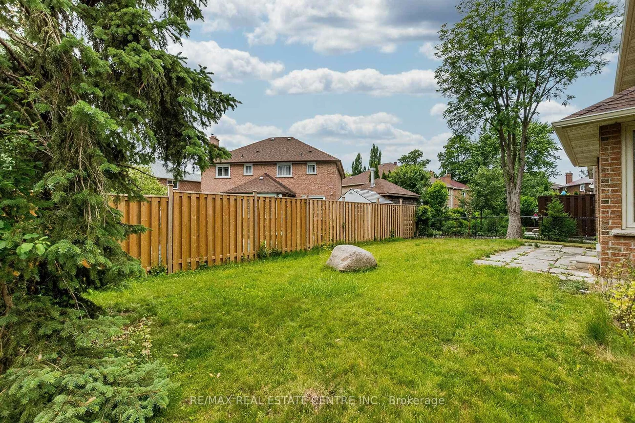 1134, Deer, Creditview, Mississauga
