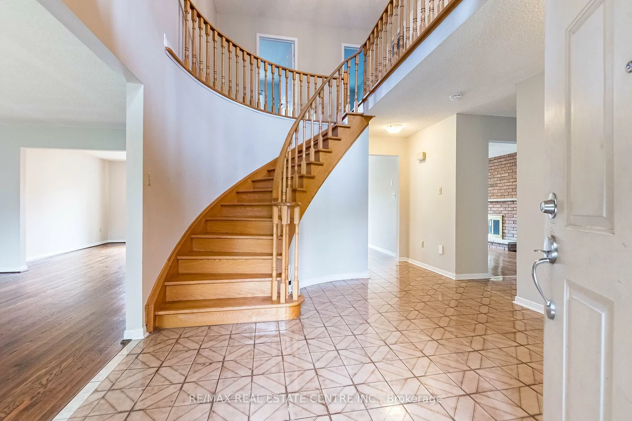 1134, Deer, Creditview, Mississauga