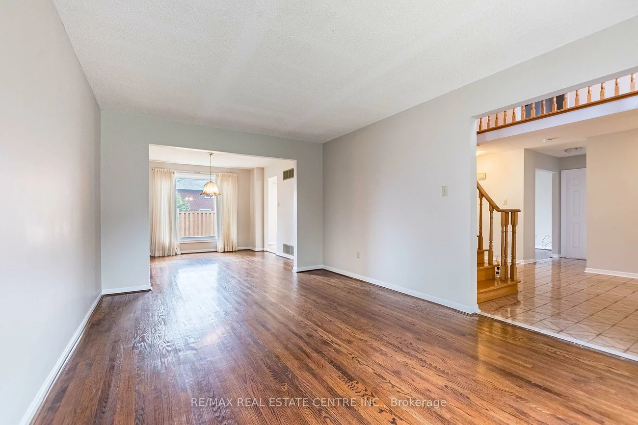 1134, Deer, Creditview, Mississauga