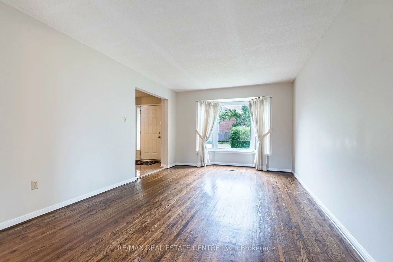 1134, Deer, Creditview, Mississauga