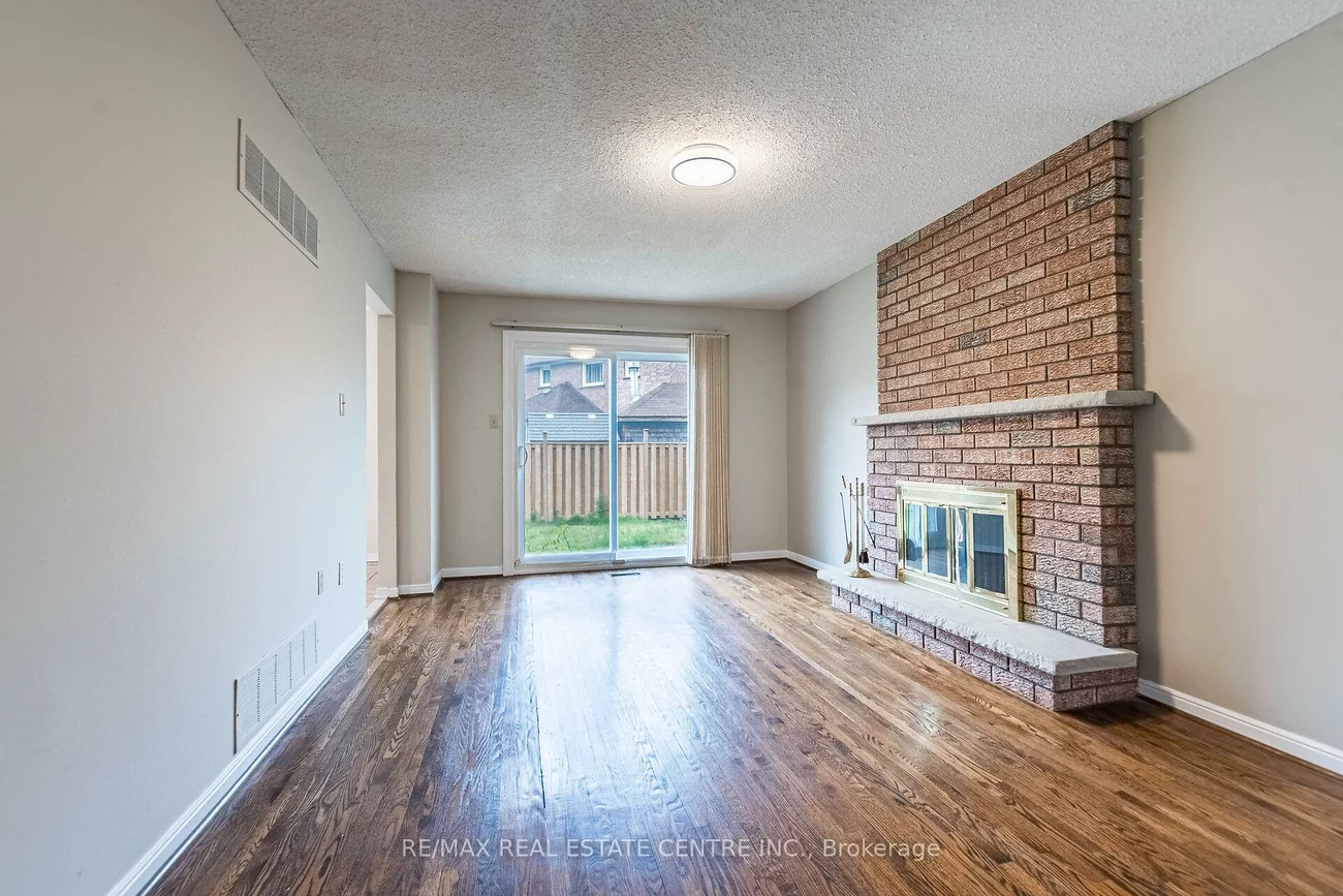 1134, Deer, Creditview, Mississauga