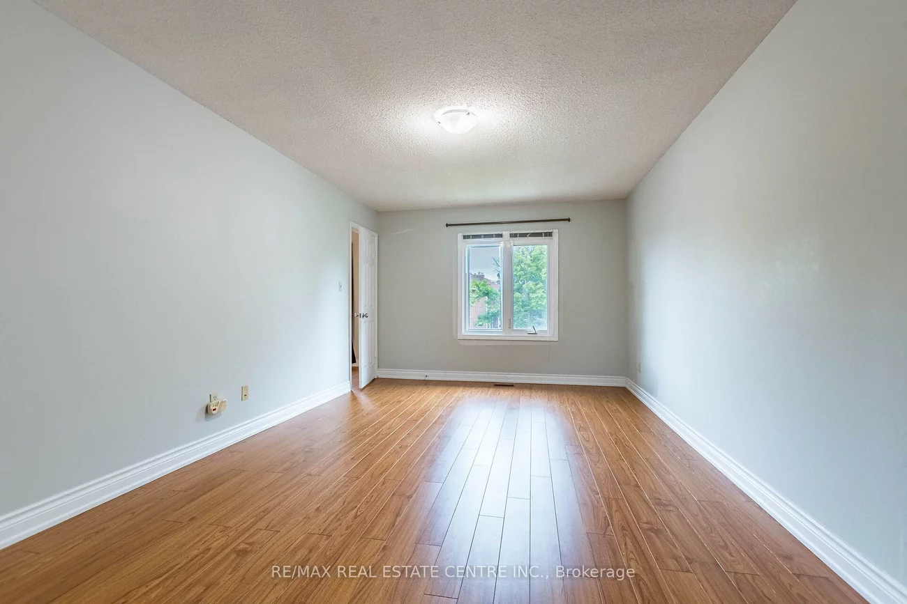 1134, Deer, Creditview, Mississauga